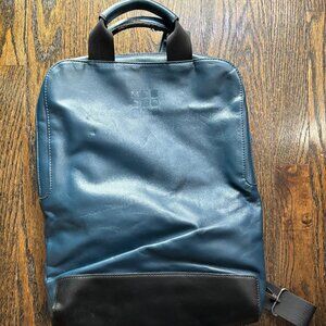 Moleskine vertical device laptop backpack (10L)